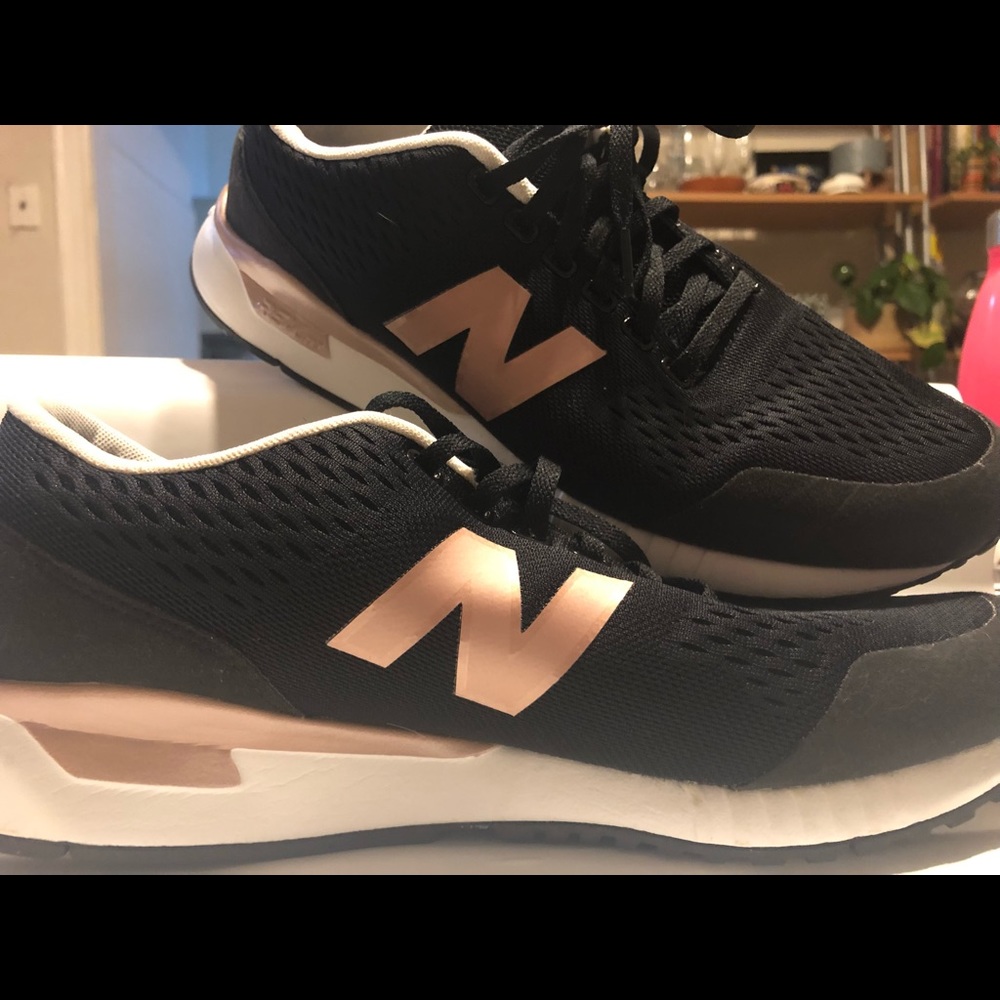 Women’s Size 11 New Balance REVlite sneakers